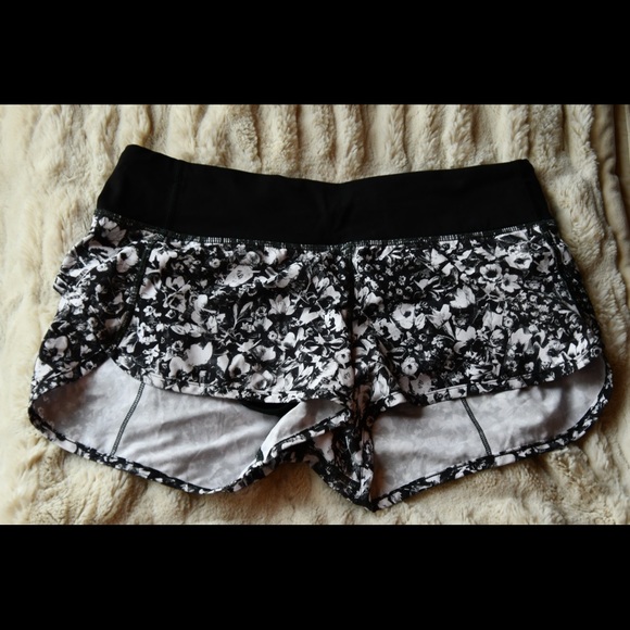 lululemon athletica Pants - Lululemon 2.5” speed up shorts